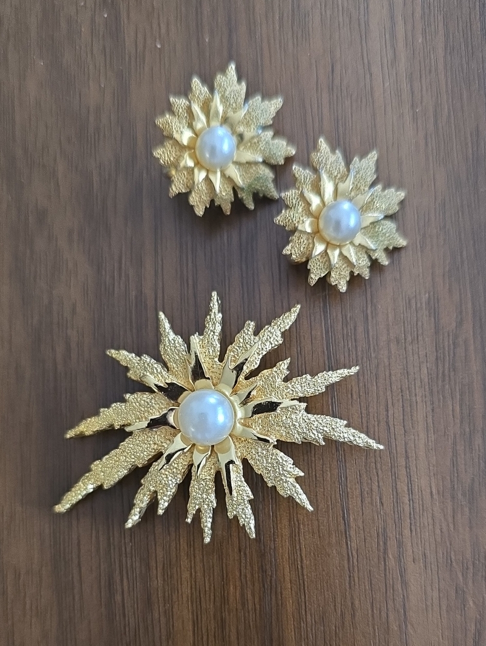 VTG Trifari Gold Floral Pearl Brooch and Earring Set